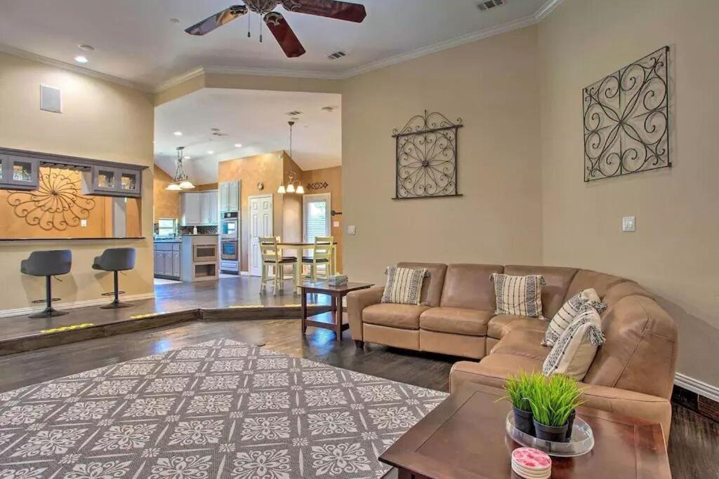 Heated Pool, Pool Table, Hot Tub, Home Theatre, Guest House, Basketball Court, Sleeps-20 Allen Exterior foto