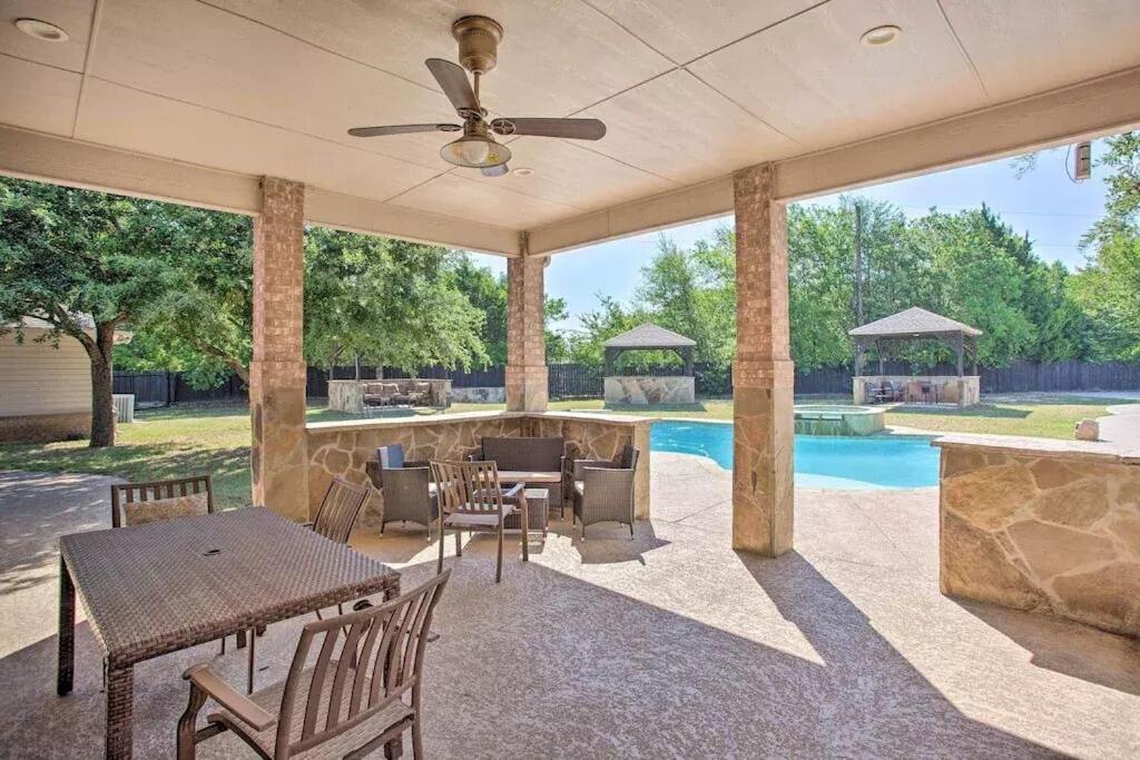 Heated Pool, Pool Table, Hot Tub, Home Theatre, Guest House, Basketball Court, Sleeps-20 Allen Exterior foto